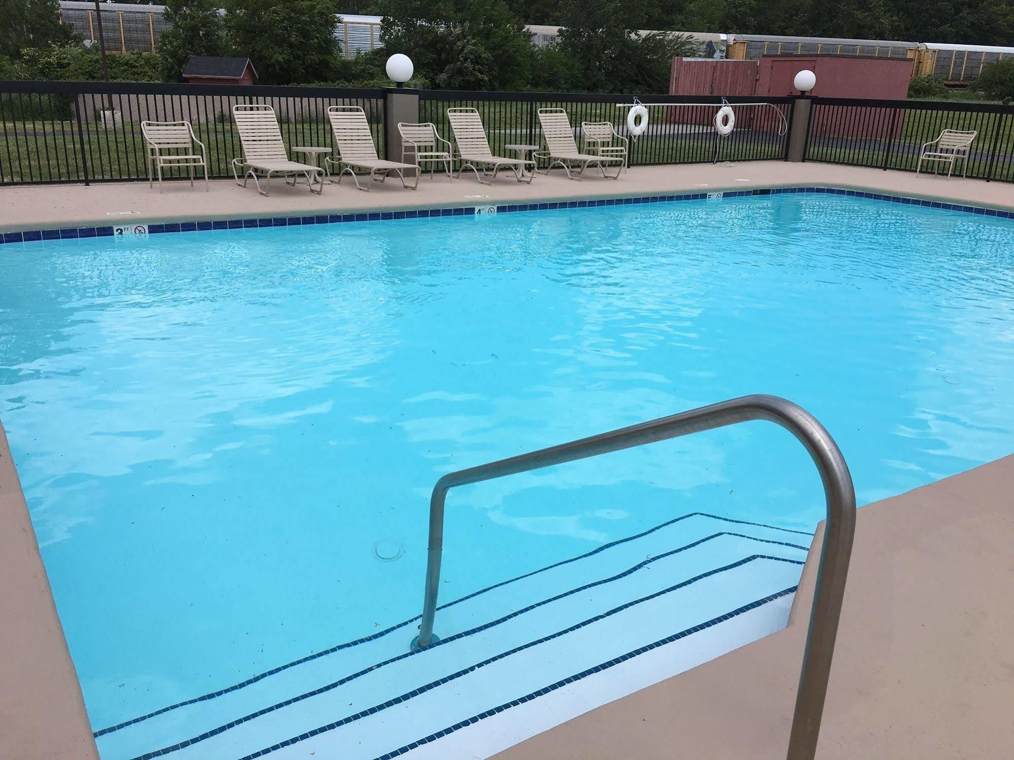 Country Inn & Suites By Radisson, Sandusky South, Oh Milan Extérieur photo